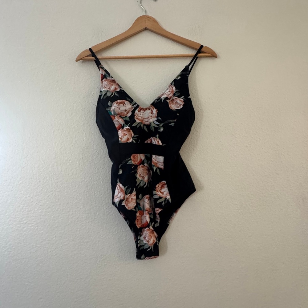 Cupshe Floral One Piece Swimsuit Mesh V-Neck Rose Print XS Black Excellent